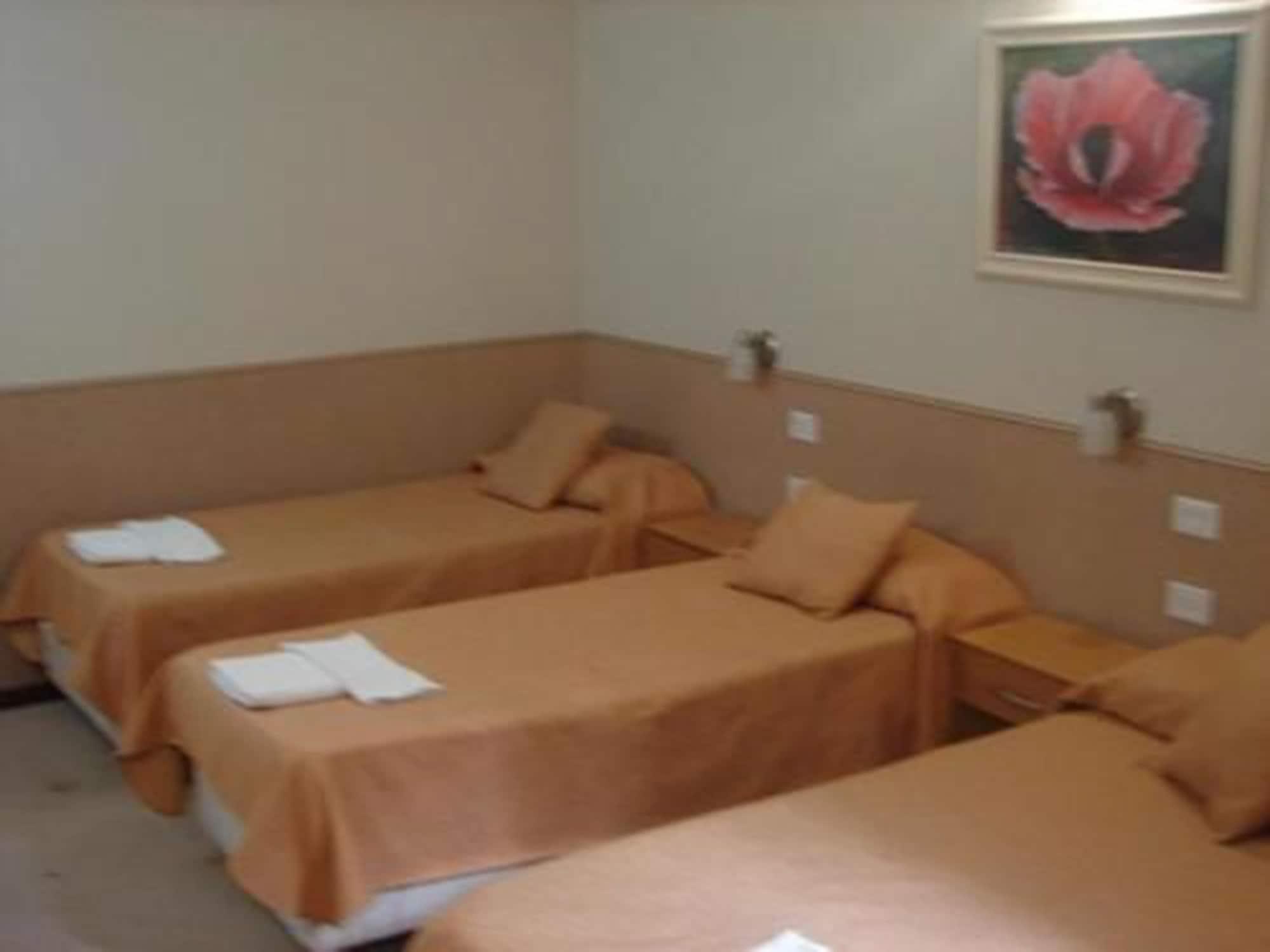 Cheltum Hotel Trelew Exterior photo